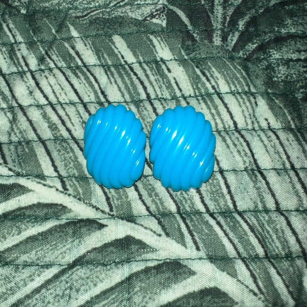 Vintage Light Blue Wavy Lines Oval Stud Earrings